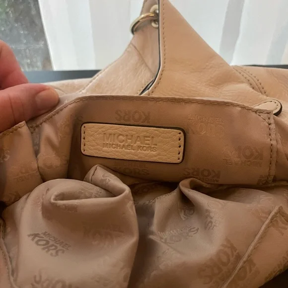 Michael Kors White Leather Bag with Gold trim - Picture 4 of 5